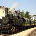Dampflok 92.2271 mit Zug im Bahnhof Zwettl