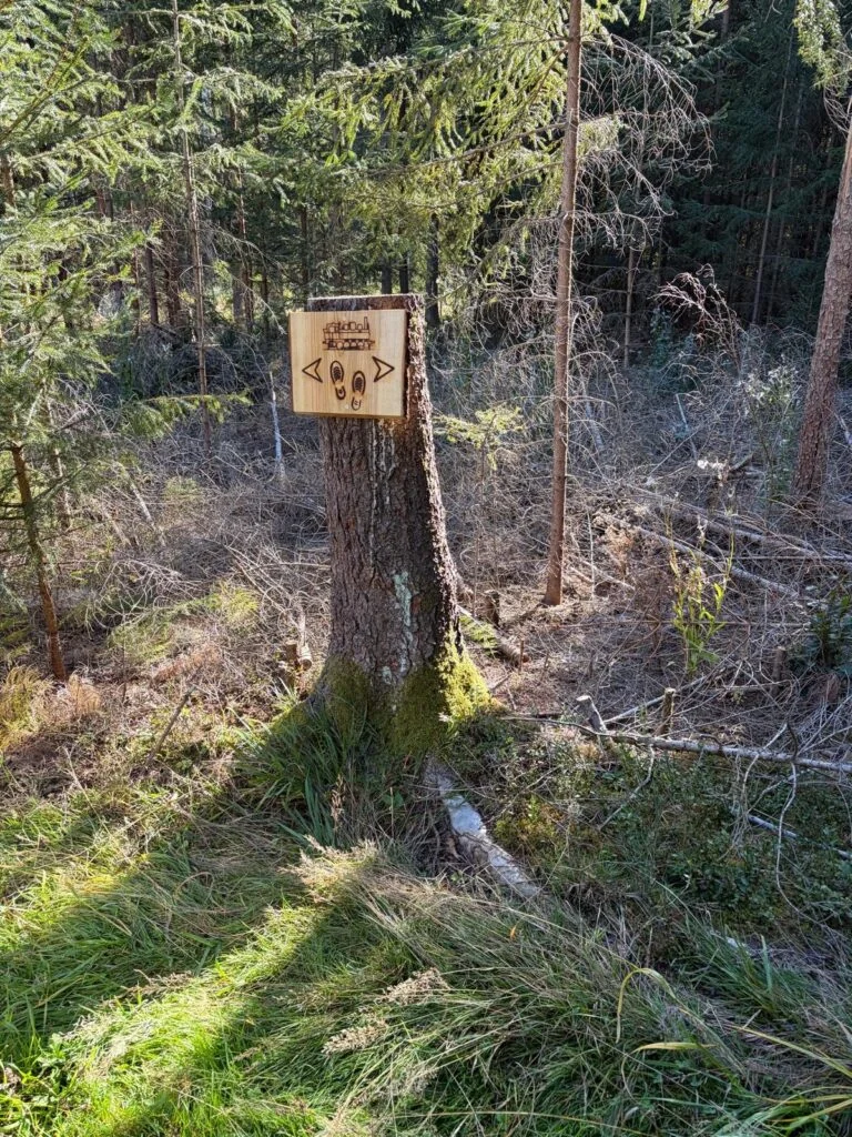 Wandern entlang der bahn