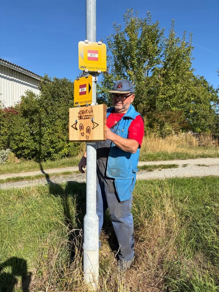 Wandern entlang der Bahn